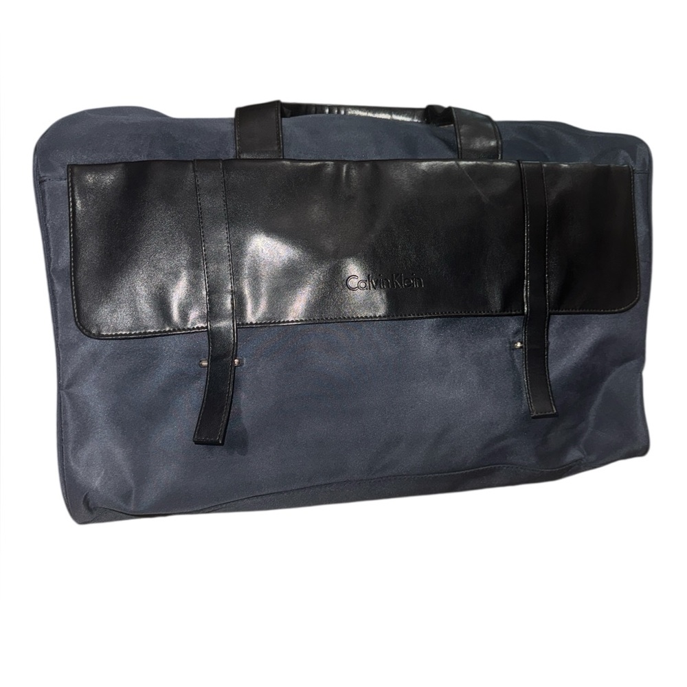 Calvin Klein Navy and Black Duffel Weekender for Out of Town Business Trips NWOT